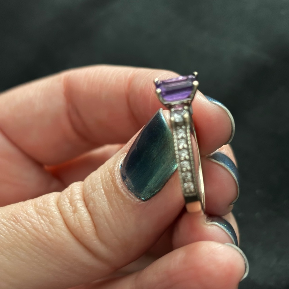 Beautiful Amethyst Ring - Picture 6 of 10